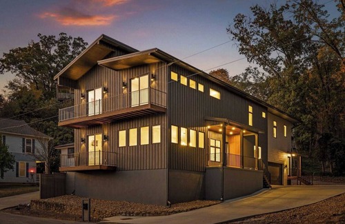 Northside House | Escape to a brand-new, luxurious haven nestled among the trees, offering the perfect blend of tranquility and city convenience. This stunning, modern home is centrally located, placing you just minutes from all of Chattanooga's attractions.