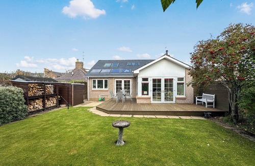 Montrose Cottage | Escape to a cosy coastal retreat in Montrose, where you can unwind in style.