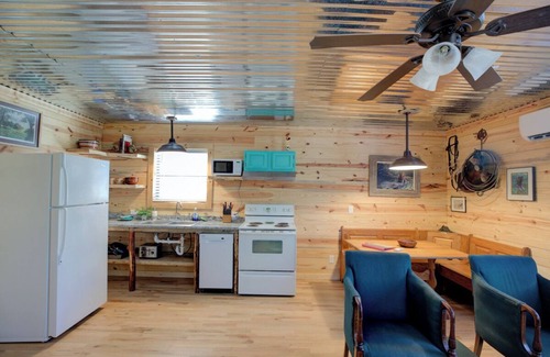 Canyon Lake Cabin | Escape to a peaceful retreat close to Canyon Lake Guadalupe River New Braunfels
