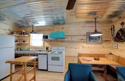 Canyon Lake Cabin | Escape to a peaceful retreat close to Canyon Lake Guadalupe River New Braunfels