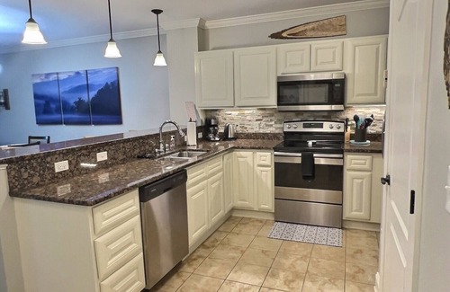 Gatlinburg Condo | Escape to a Smoky Mountain Paradise: Book Your Dream Vacation Condo Today!
