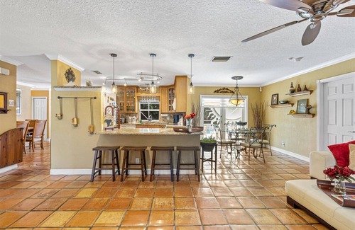 Plantation House | Escape to a Tropical Paradise with a Private Pool & Jacuzzi