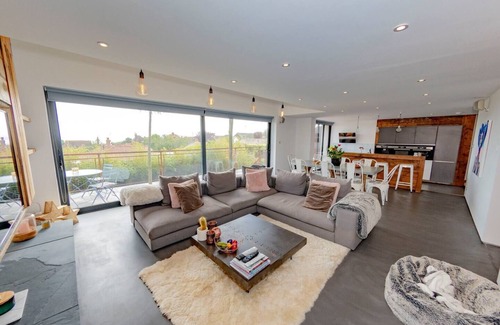 Broadstairs House | Escape to Coastal Bliss - Sea Views, Mins to Stone Bay Beach, Pet Friendly