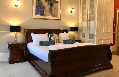 New Town Apartment | Escape To Edinburgh @ Albyn Place