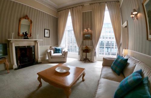 New Town Apartment | Escape To Edinburgh @ Albyn Place