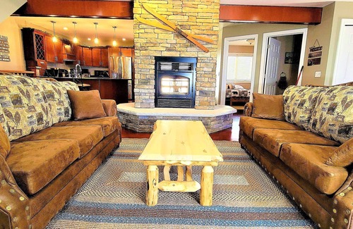 Laona House | Escape to Golf Shores Laona in the Nicolet National Forest!