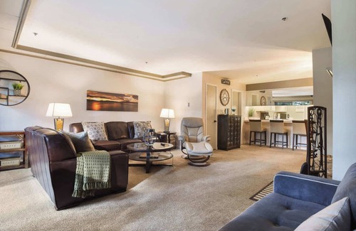 Incline Village Condo | Escape to Incline Village! Min to Beach and Skiing