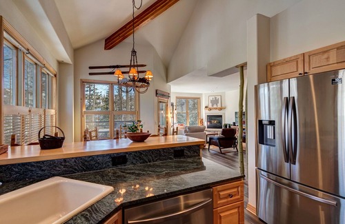 Warrior's Mark Condo | Escape to Luxury: Your Mountain Haven Awaits!