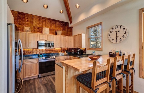 Warrior's Mark Condo | Escape to Luxury: Your Mountain Haven Awaits!