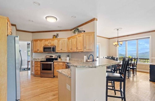 Banner Elk House | Escape to Magnificent Views & Easy Access