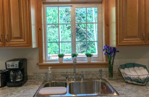 Ketchikan House | Escape to Nature With Modern Comforts 3 Bed 1 bath house