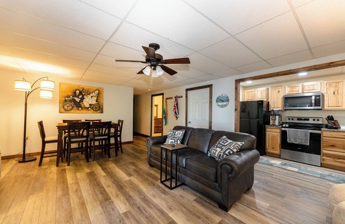Ingles House | Escape to our cozy lakeview cabin with modern amenities, spacious decks and serene surroundinngs.