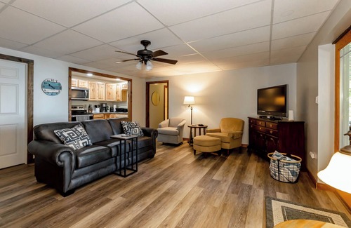 Ingles House | Escape to our cozy lakeview cabin with modern amenities, spacious decks and serene surroundinngs.