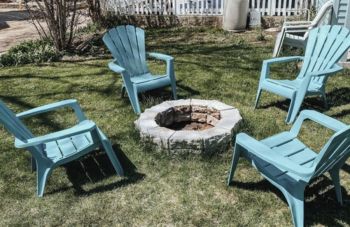 Kingsville Cottage | Escape to Paradise on 5th in Kingsville — a cozy bungalow cottage.
