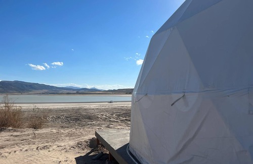 Levan House | Escape to Paradise: Geodome Oasis on a Sandy Beach with Breathtaking Lake Views!