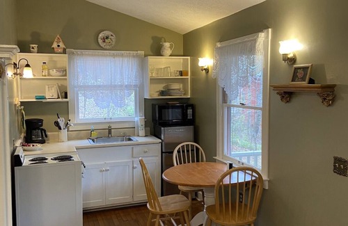 Blairsville Cottage | Escape to Pet-Friendly Studio Cabin near Helen, Blue Ridge & Appalachian Trail