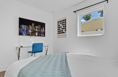 Boulevard Heights House | Escape to Private Poolside Bliss