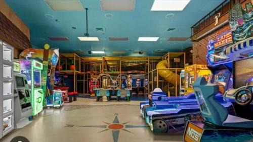 Regal Palms House | Escape to Regal Palms Resort w/Lazy River