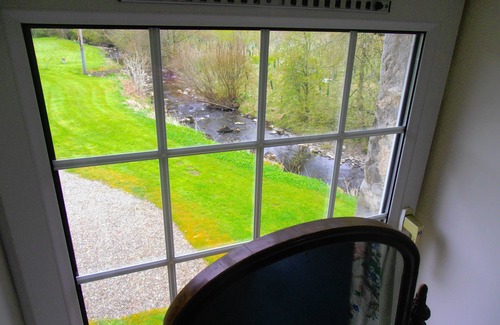 Aberfeldy Cottage | Escape to Rural Highlands Stunning Scenery, Sound of the Burn and wildlife