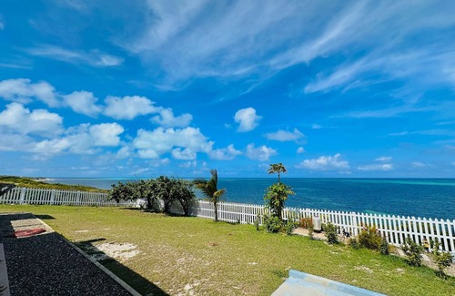 Cockburn Town House | Escape to Serenity: Charming One Bedroom Villa with Private Beach Access!