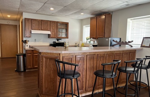 Burbank House | Escape to Serenity: Charming home King+Queen near Ponca Park