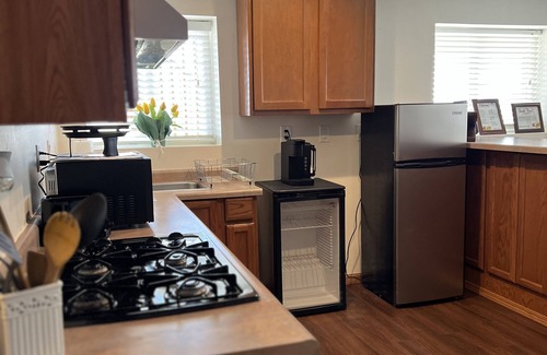 Burbank House | Escape to Serenity: Charming home King+Queen near Ponca Park
