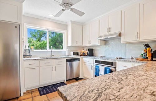 Saint Simons Island House | Escape to the Beach - to a Fantastic Retreat-mere steps from the Beach