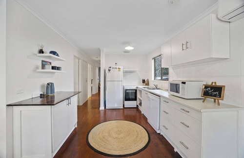 Cape Woolamai House | Escape to the Cape - Cozy family home, 10 min walk to beach - Pet friendly!