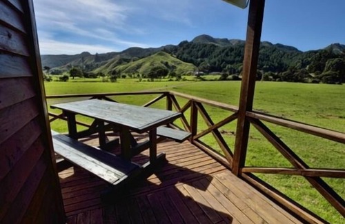 Colville House | Escape to the Countryside: Enjoy Free WiFi at Our Cozy Farm Stay Cottage!