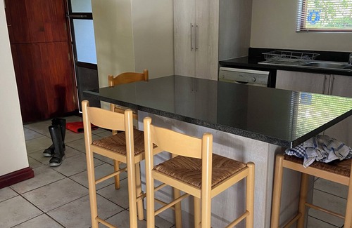 Nelson Mandela Bay Cottage | Escape to the country side.nBeautiful 3-bedroom cottage with scenic views