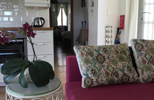Montpeyroux Cottage | Escape to the French countryside, an hour to Bordeaux, 20 minutes to St Emilion