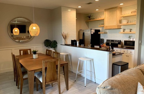 Leander Condo | Escape To The Hollows on Lake Travis/golf card provided