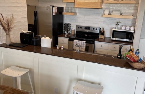 Leander Condo | Escape To The Hollows on Lake Travis/golf card provided