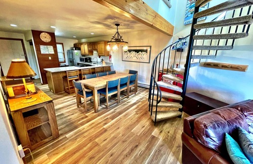 Wildernest Condo | *Escape to the Mountains* Make Memories With Your Friends & Family at Snowscape