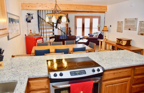 Wildernest Condo | *Escape to the Mountains* Make Memories With Your Friends & Family at Snowscape