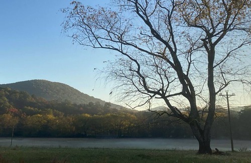 Cleveland Cabin | Escape to the Mountains: Charming Cabin Retreat for your perfect getaway!