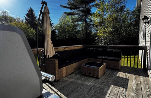 Long Pond House | Escape to the Mountains — At the Cozy Retreat in Long Pond