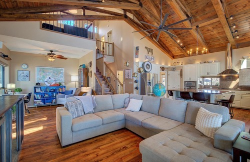 Winnsboro House | Escape to the shores of Lake Winnsboro!