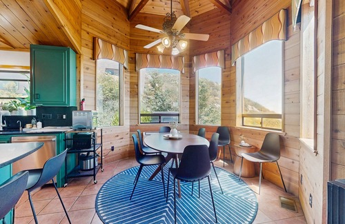 Idyllwild House | Escape to the Ultimate Mountain Retreat in Idyllwild: Stunning Views, Cozy Vibes