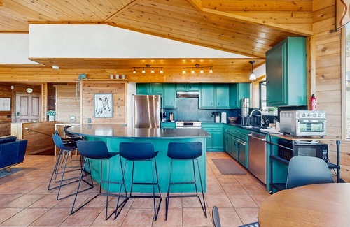 Idyllwild House | Escape to the Ultimate Mountain Retreat in Idyllwild: Stunning Views, Cozy Vibes