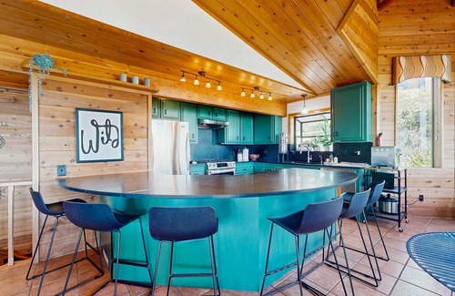 Idyllwild House | Escape to the Ultimate Mountain Retreat in Idyllwild: Stunning Views, Cozy Vibes