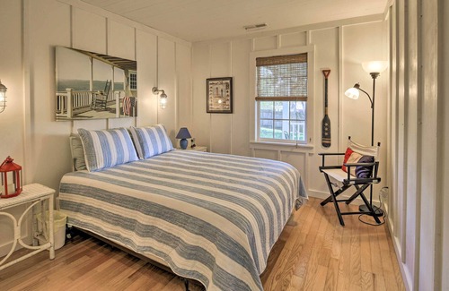 Ingles House | Escape to this charming home in the Dehaven Park area of Claytor Lake