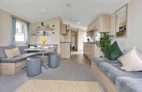 Prestonpans Apartment | Escape to this cozy retreat perfect for families or groups, 55 Aberlady (Van Type - Bronze)