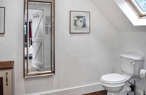 Scaynes Hill Cottage | Escape to this enchanting studio apartment set above a barn.