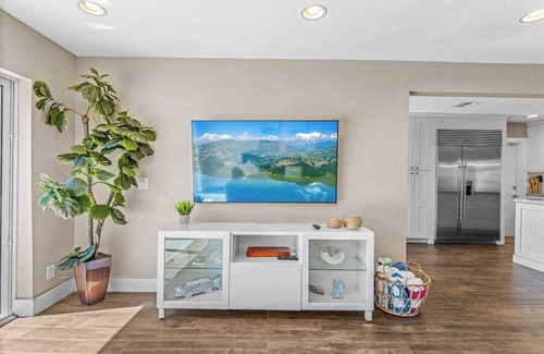 Lauderdale-by-the-Sea House | Escape to a modern 3 Bedroom retreat just minutes away from the most amazing beach in South Florida