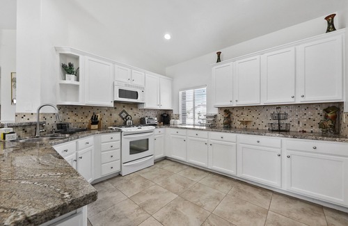Thousand Palms House | Escape to your Desert Hideaway! nRVC-1541