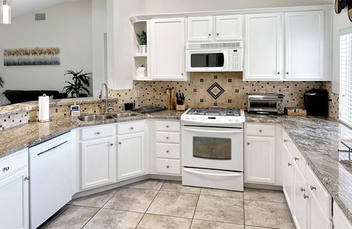 Thousand Palms House | Escape to your Desert Hideaway! nRVC-1541