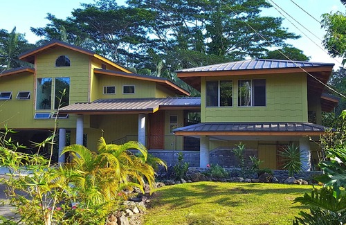 Hilo House | Escape to your private oasis perched on a cliff with a jungle view