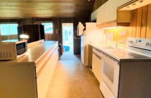 Kenora Cabin | Escape to your ultimate vacation retreat at Two N. Shore Royal Lake Rd., Kenora