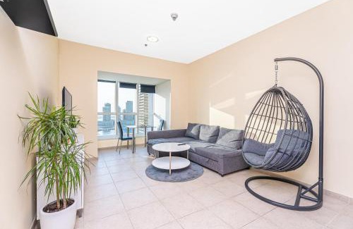 Dubai Apartment | Escape24 Spacious 1BR in Elite Residence Marina Dubai Sea View
